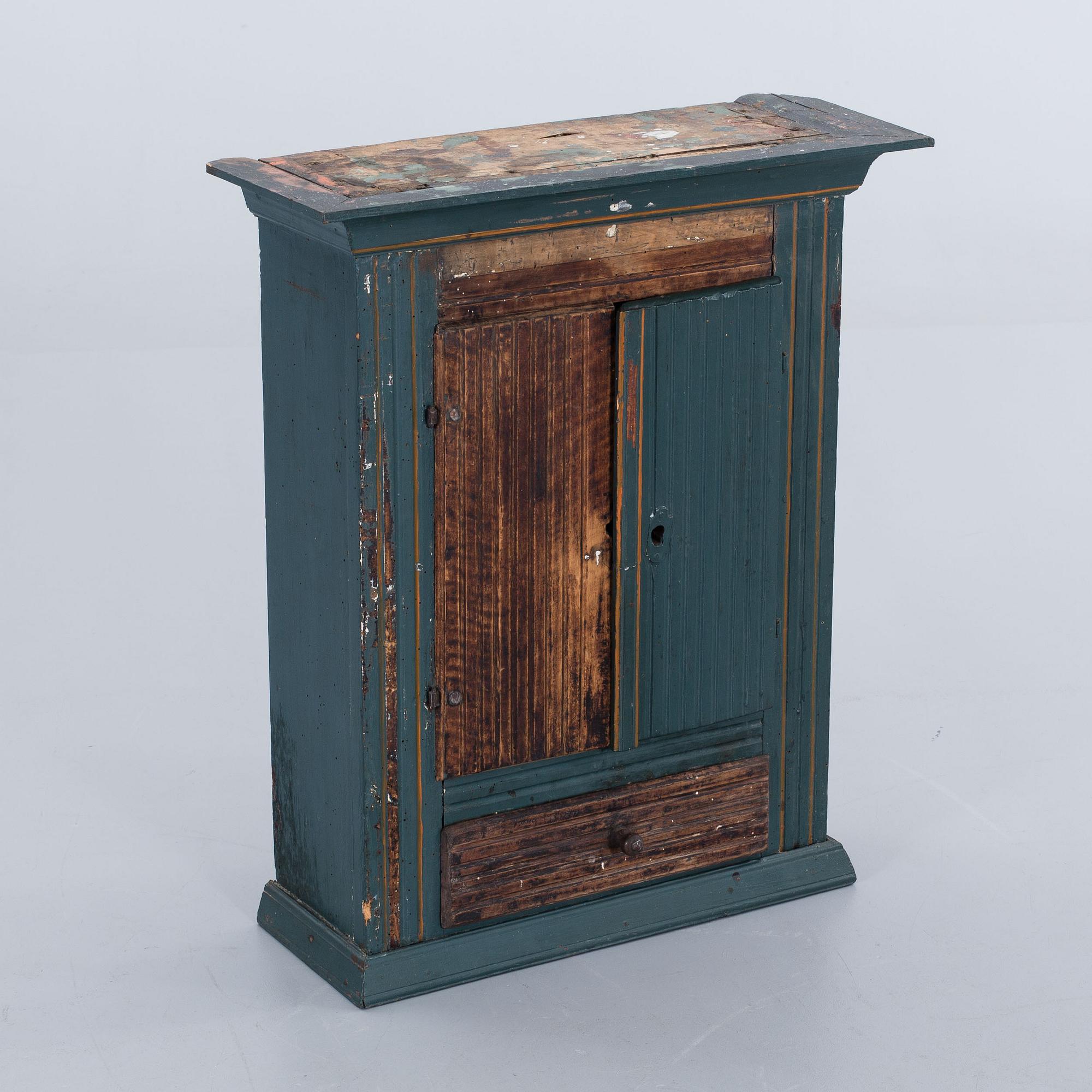 VÄGGSKÅP, allmoge, 1800-tal.