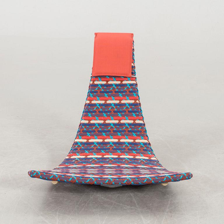 Fedro Colibri Floor rocker by DEDON.