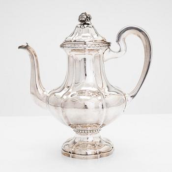 A silver coffee pot, Suomen Kultaseppä oy, Turku, Finland 1925.