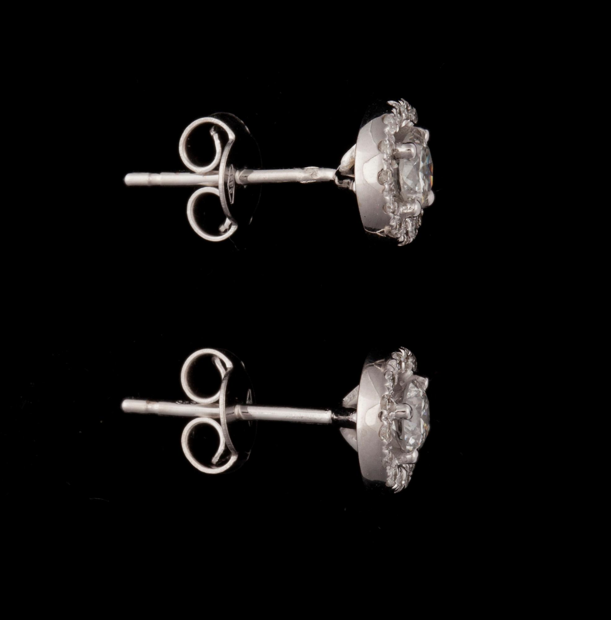 ÖRHÄNGEN, ett par, 14k vitguld med briljantslipade diamanter mittstenar tot ca0,40ct och små dia tot ca0,14ct. 2000-tal.