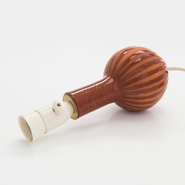 Marita Lybeck, A red clay tablelamp modell 1311. Retailer Stockmann / Artek, Finland.