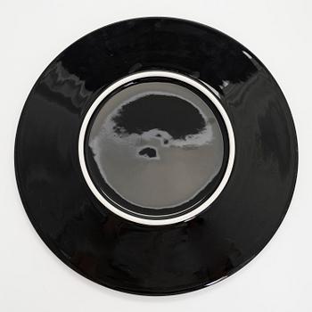 Fujiwo Ishimoto, Two porcelain dishes, Arabia 1990s.