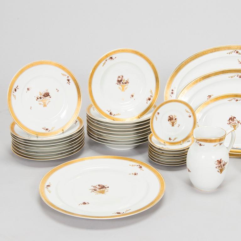 Royal Copenhagen, ruoka-astiasto, 55 osaa, posliinia, "Golden basket" Tanska.