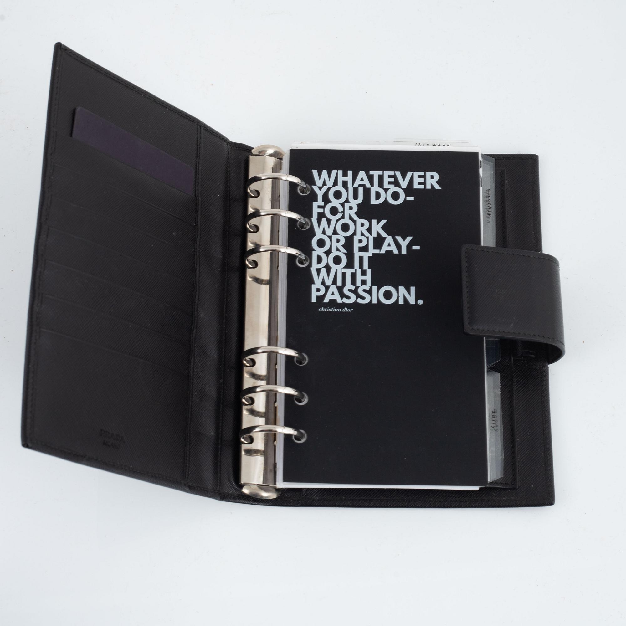 Prada, agenda.