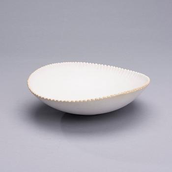 TOINI MUONA, A CERAMIC DISH. Signed TM, Arabia.