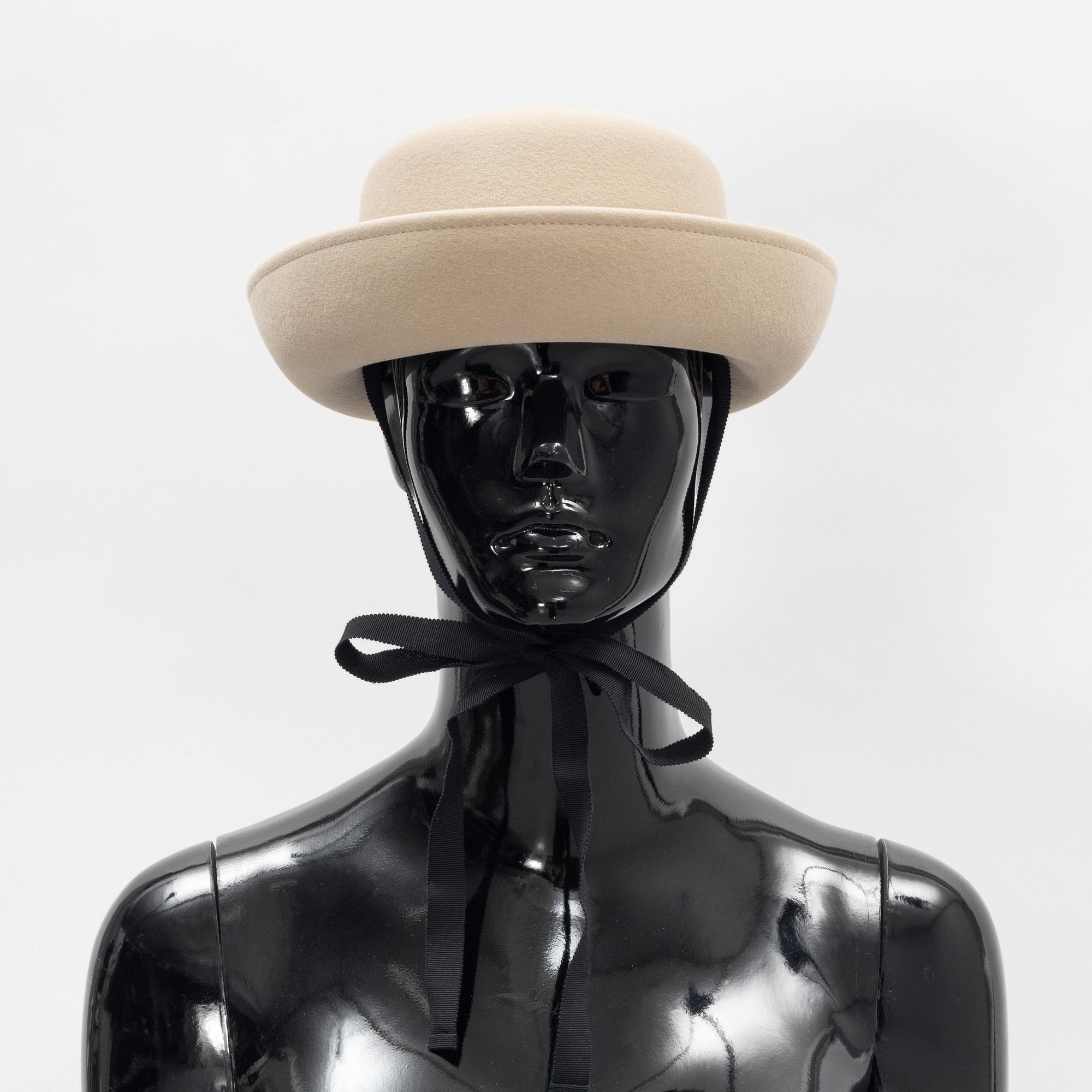 Chanel, a rabit hair hat with ribbon, size S.