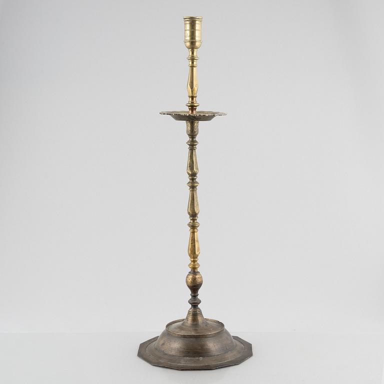 Golvljusstake, barockstil, omkring år 1900.