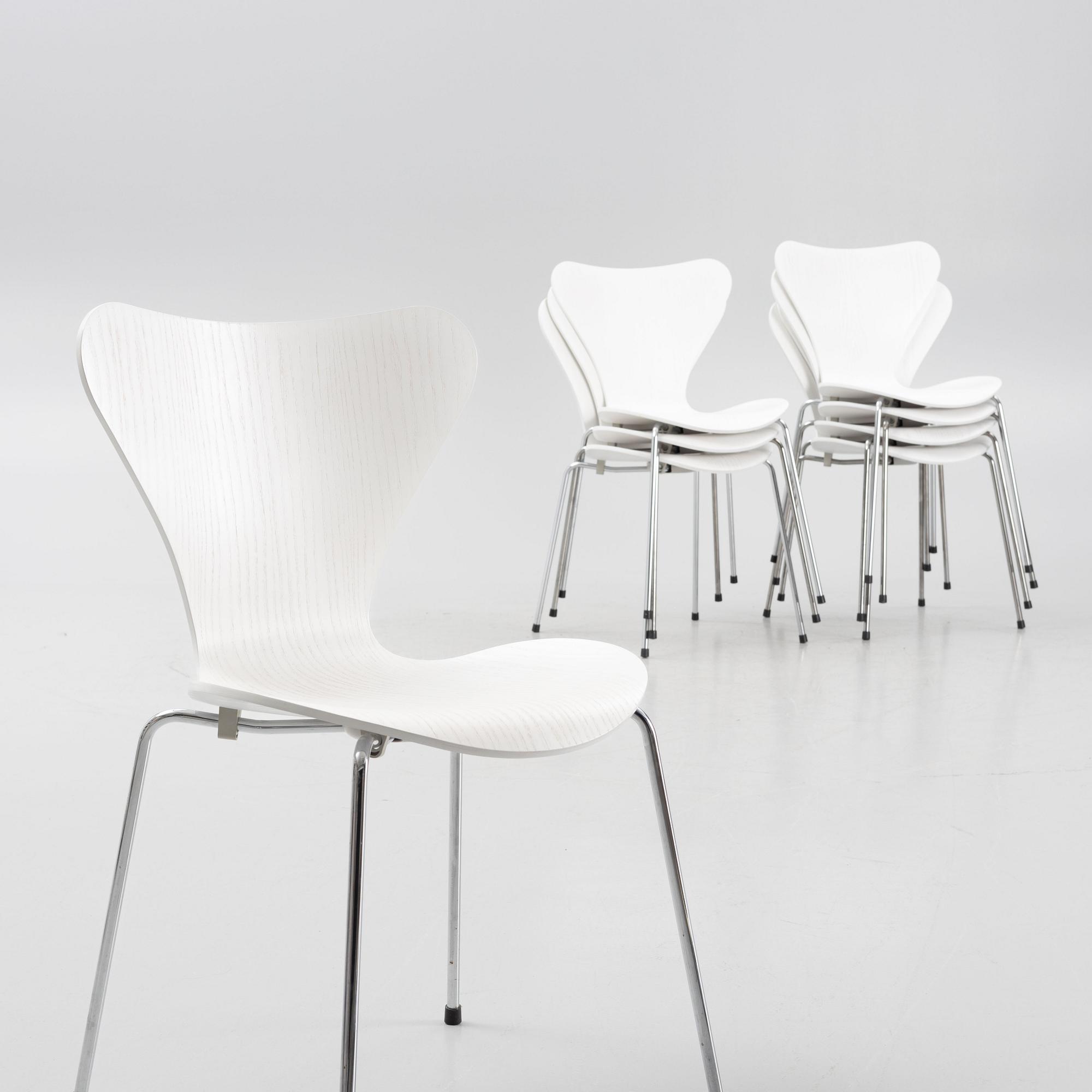 Arne Jacobsen, stolar, 8 st, "Sjuan", Fritz Hansen, Danmark, 2015.