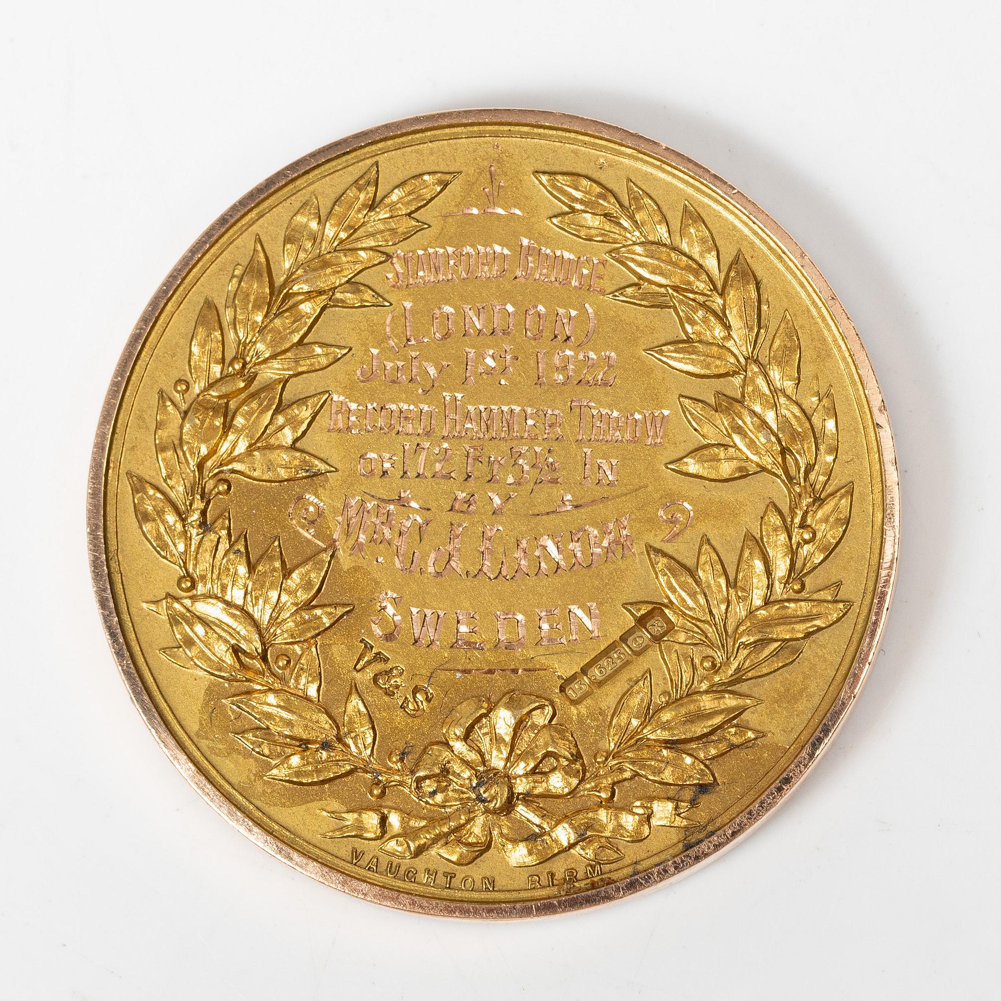 A medal, 15K gold, England, 1922.