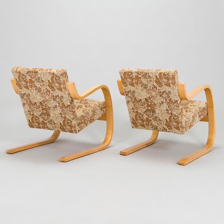 Alvar Aalto, fåtöljer ett par, modell 34 O.Y. Huonekalu- ja Rakennustyötehdas A.B. 1900-talets mitt.