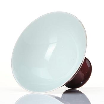 Stemcup, porslin. Qingdynastin, med Yongzhengs märke.