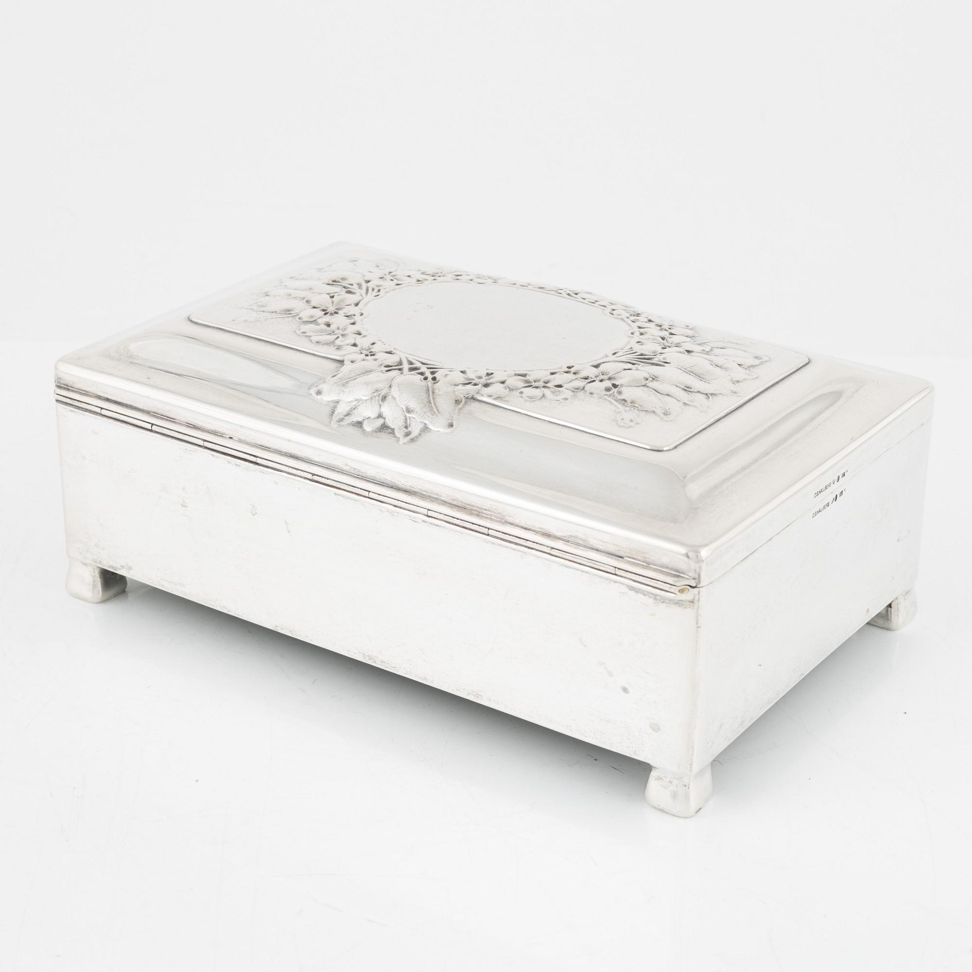 A silver box, CG Hallberg Stockholm 1911.