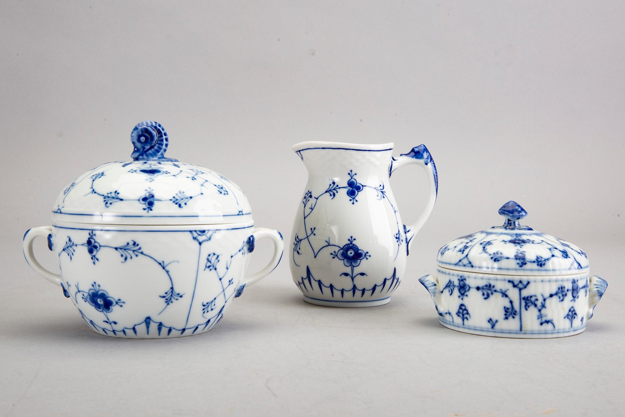 SERVIS ca 71 dlr, "Musselmalet helblonde", Royal Copenhagen Danmark 1900-talets andra hälft porslin.