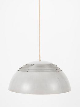 TAKLAMPA, "AJ Pendel", Arne Jacobsen, Louis Poulsen, 1900-tal. Höjd ca 90 cm.