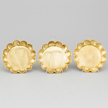 LARS HOLMSTRÖM, a brass tray and a set of 3 plates, from Arvika.