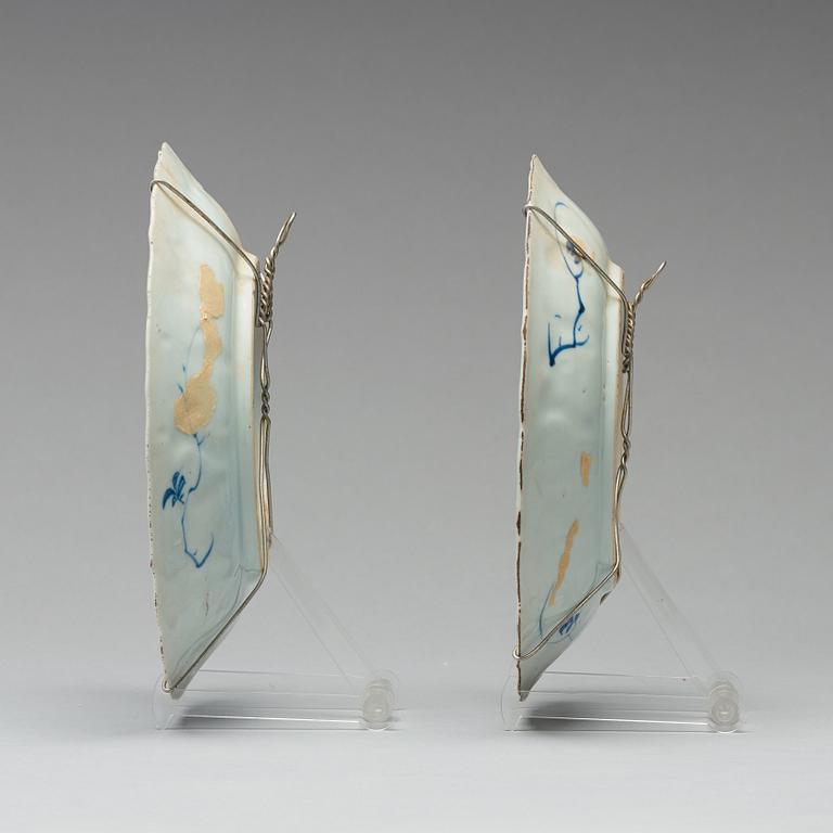 A pair of blue and white dishes, Qing dynasty Kangxi (1662-1722).