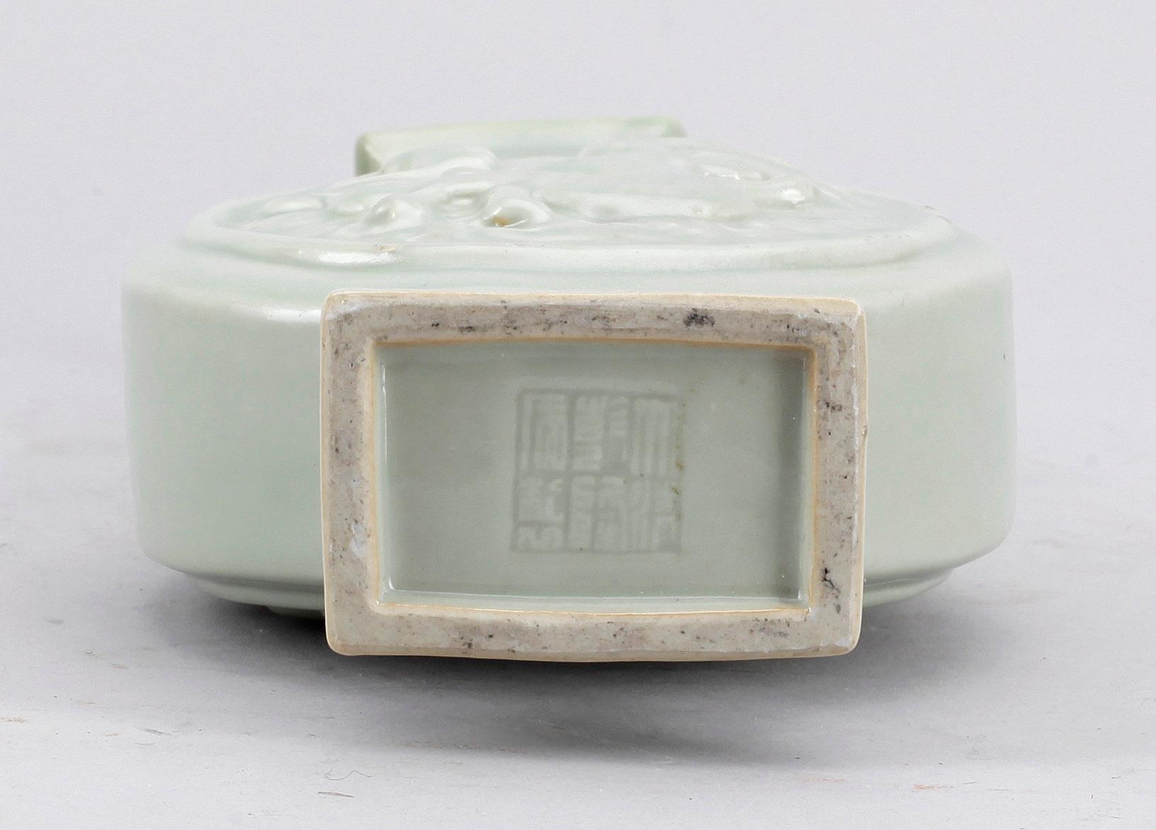 VAS, celadonglasyr, porslin, Kina, omkring 1900.