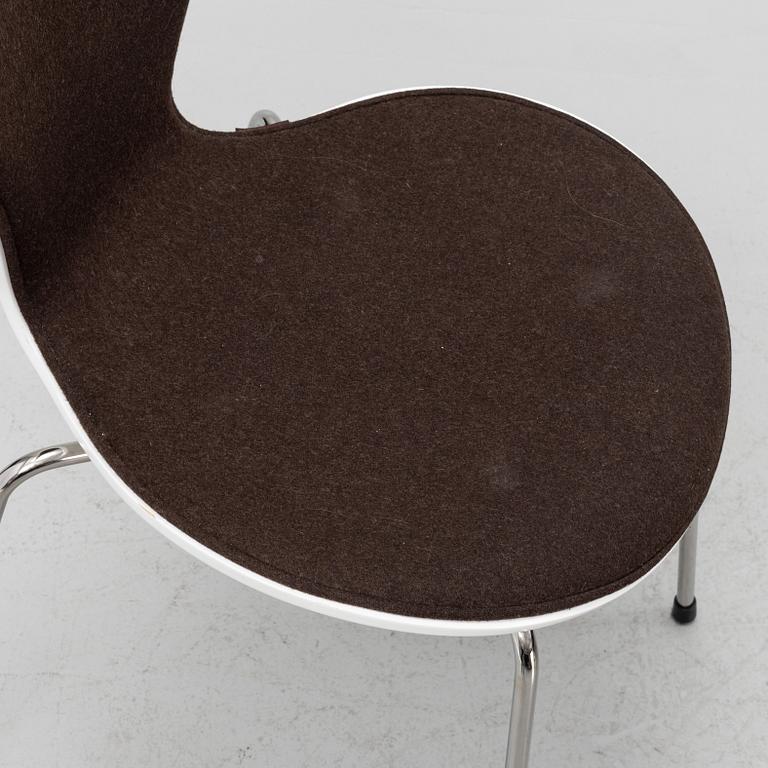 Arne Jacobsen, stolar 4 st, "Sjuan", Fritz Hansen, 2013.