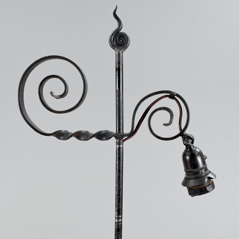 GOLVLAMPA, 1900-talets första hälft.