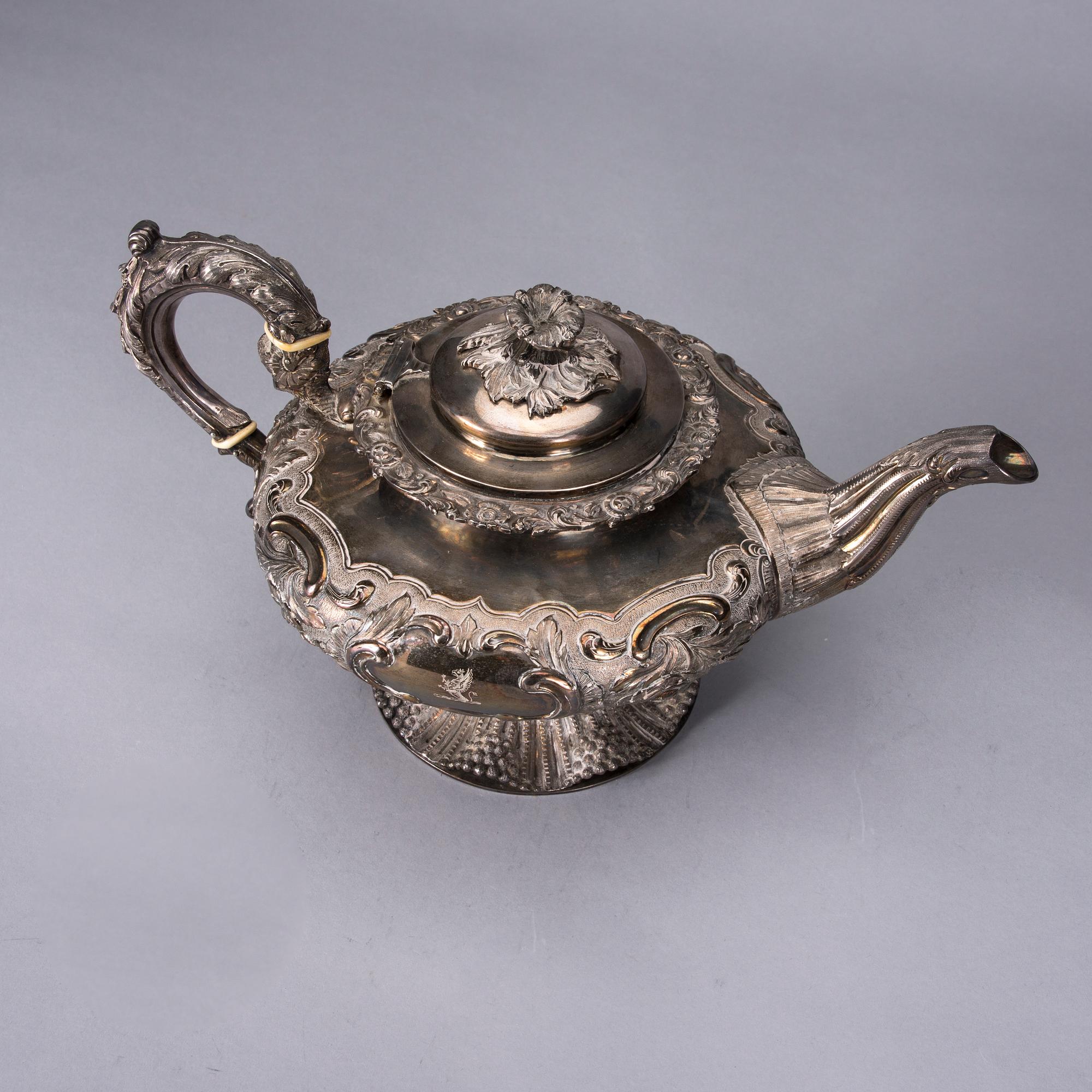 TEKANNA, silver, Irland, Dublin 1846, vikt 988 g.