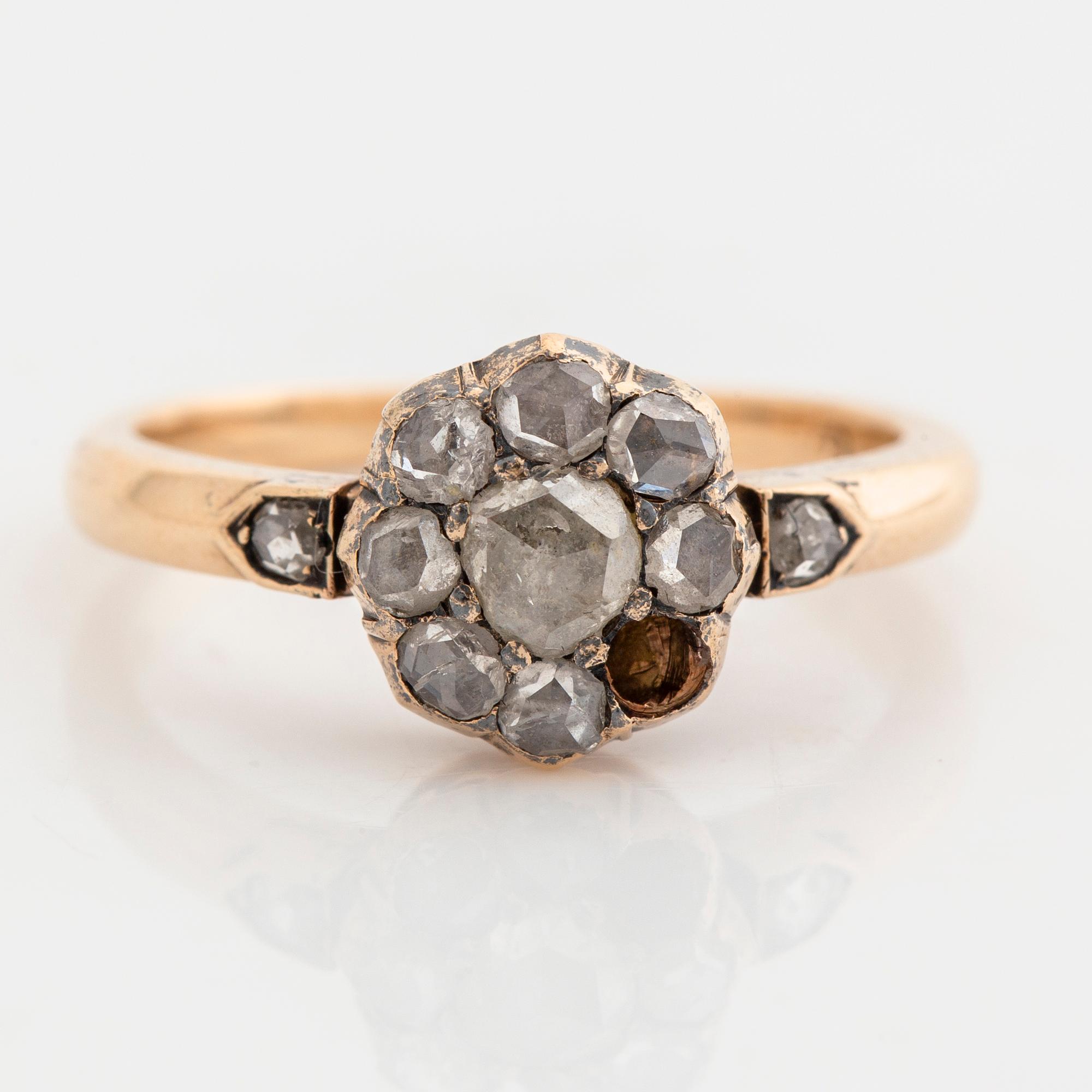 Ring 14K gold with rose-cut Diamonds, size 49.