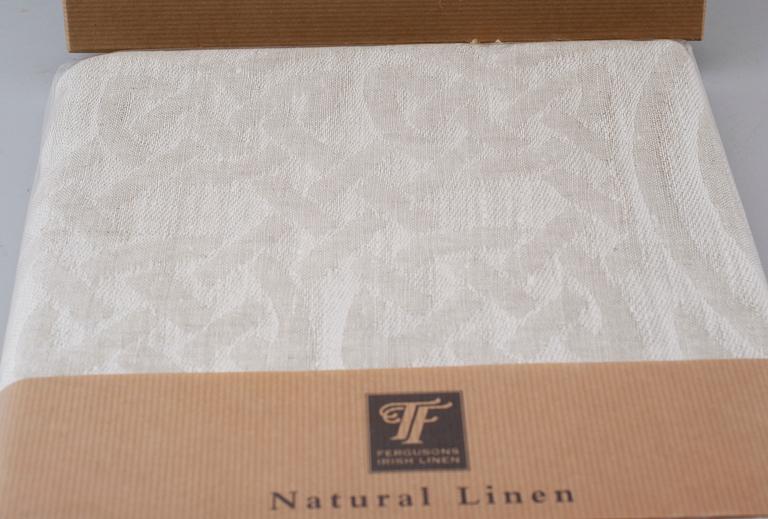 DUK, linnedamast, "Dolmen", Fergusons Irish Linen. 183 x 229 cm.