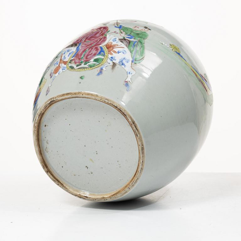 A famille rose jar, Qing dynasty, 18th century.