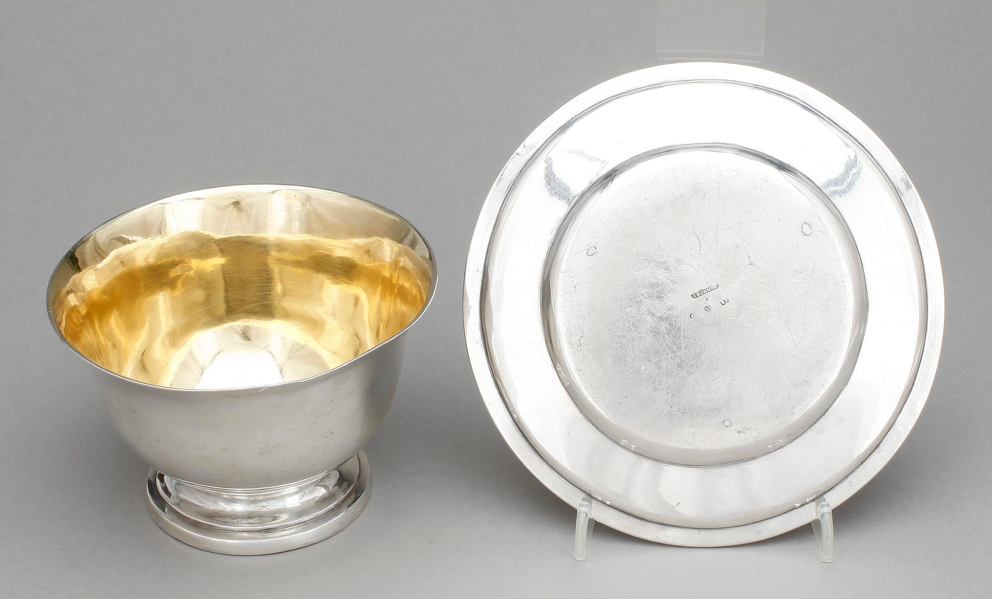 SÅSSKÅL med FAT, silver, Johan Petter Grönvall, Stockholm, 1820. Totalvikt ca 408 gram.
