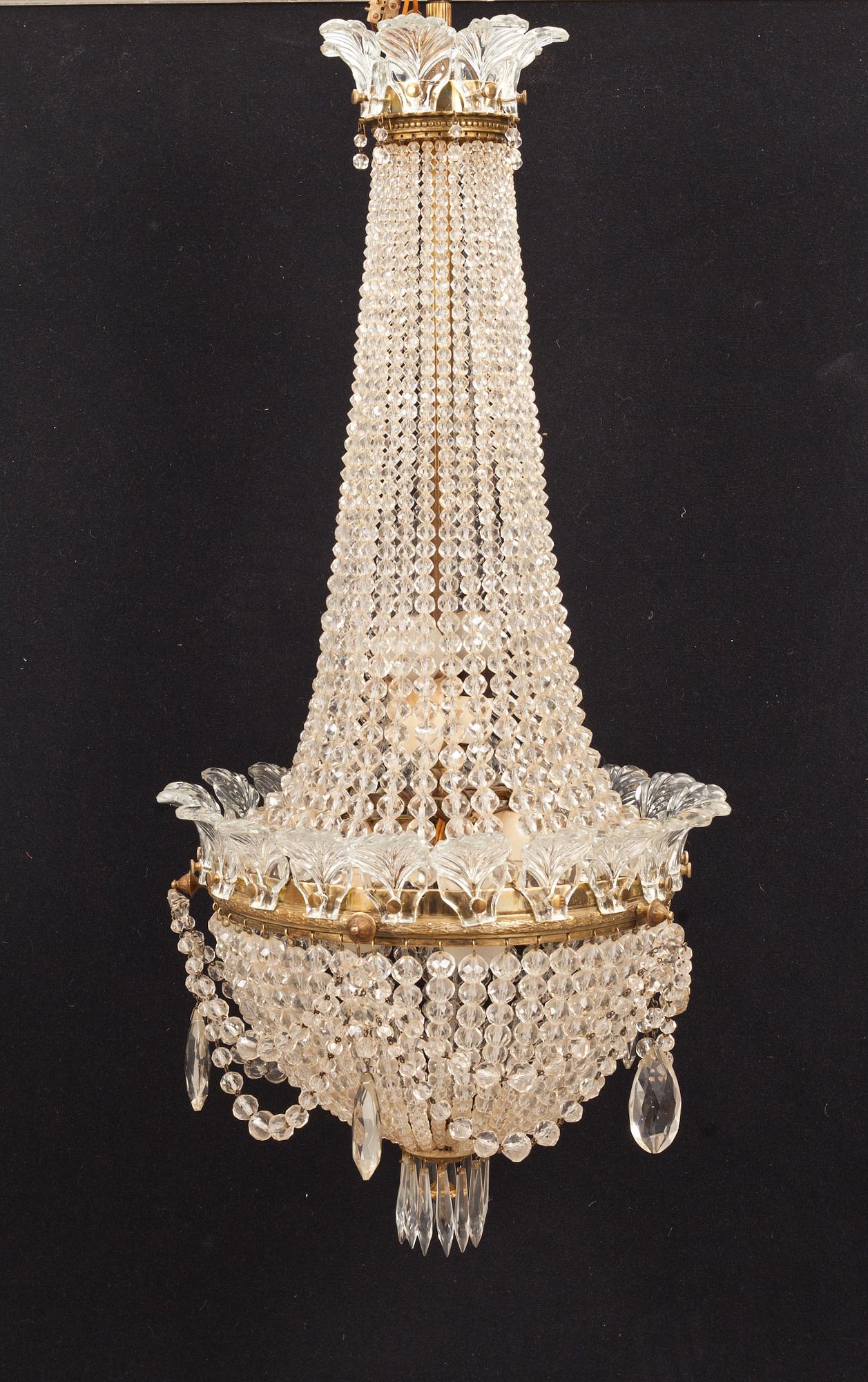 TAKKRONA. 1900-talets början. Höjd c:a 95 cm.