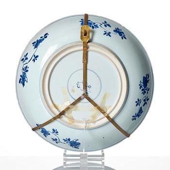 A blue and white dish, Qing dynasty, Kangxi (1662-1722).