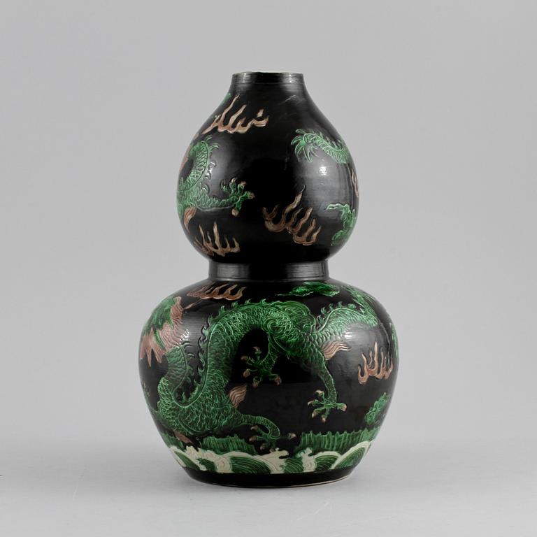 VAS, porslin, Kina, omkring sekelskiftet 1800/1900.
