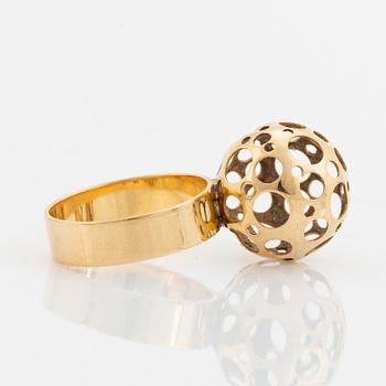 Liisa Vitali, 18K gold ring.