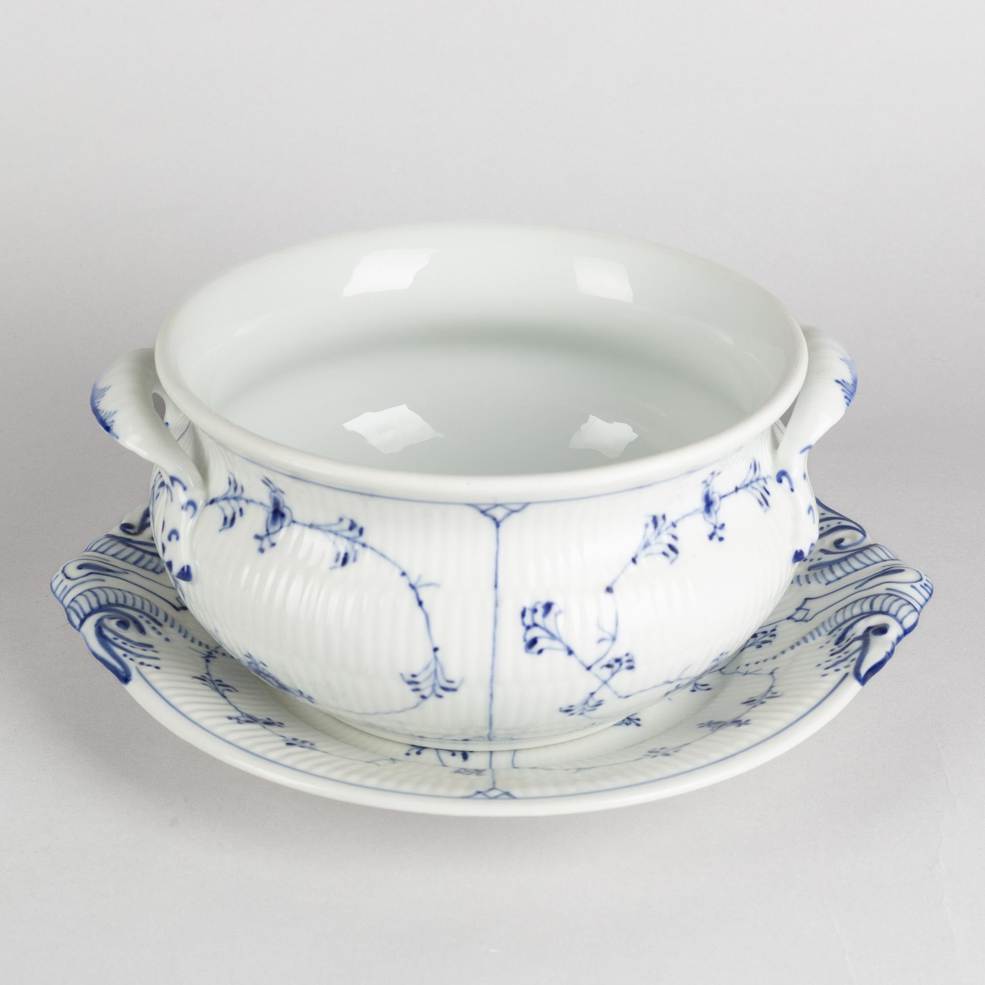 Terrin med lock och fat, porslin, Royal Copenhagen, "Musselmalet", modell 222 och 319, 1898-1923 samt 1900-tal.