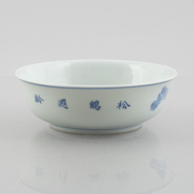 A group of three Chinese blue and white porcelain bowls, late Qing dynasty / early 20th century.