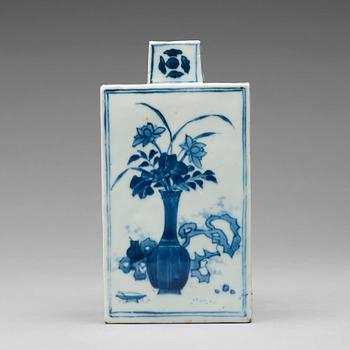 713. A blue and white Transitional vase, 17th Century.