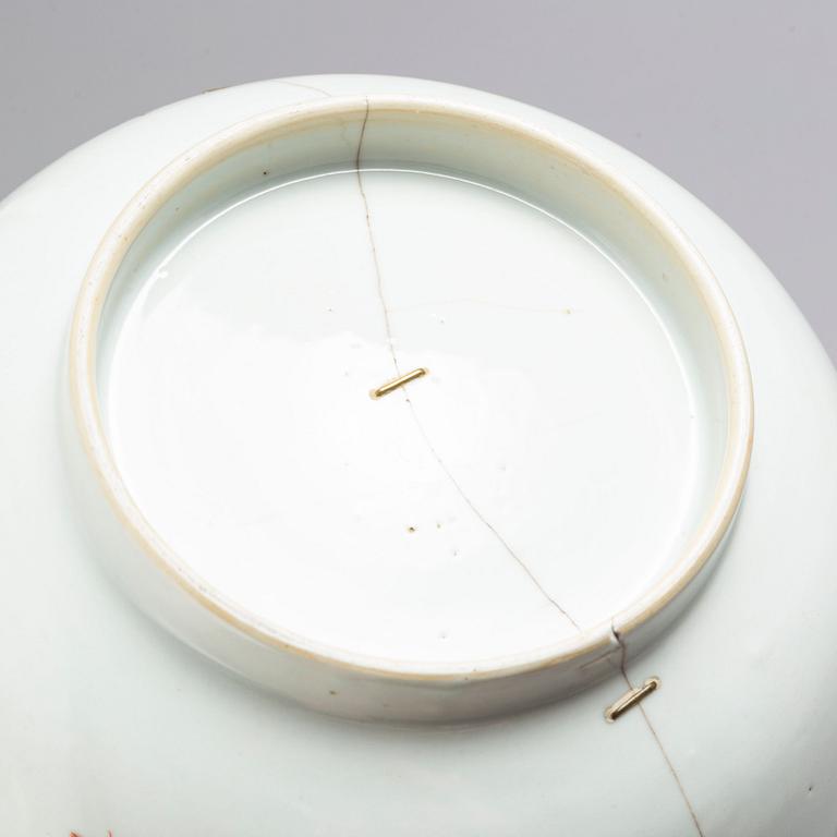 A pair of blue and white jugs and a punch bowl, Qing dynasty, Jiaqing (1796-1820).