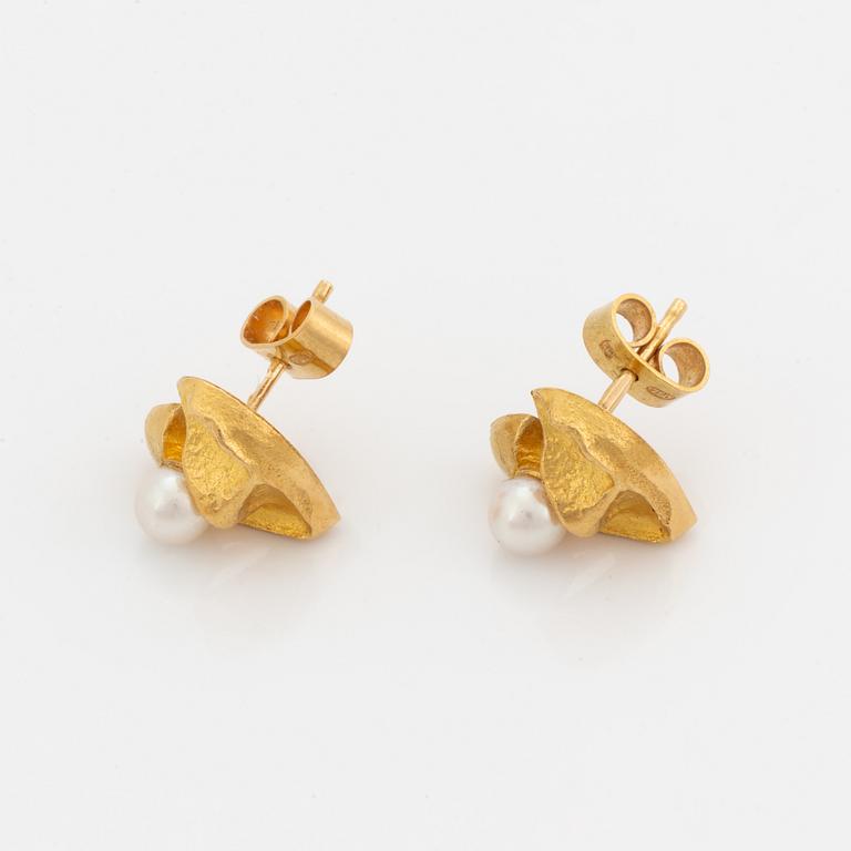 Lapponia, 18K gold and pearl earrings.