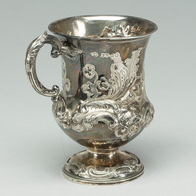 MUGG, silver, London, England. 1857. Vikt ca 180 g.