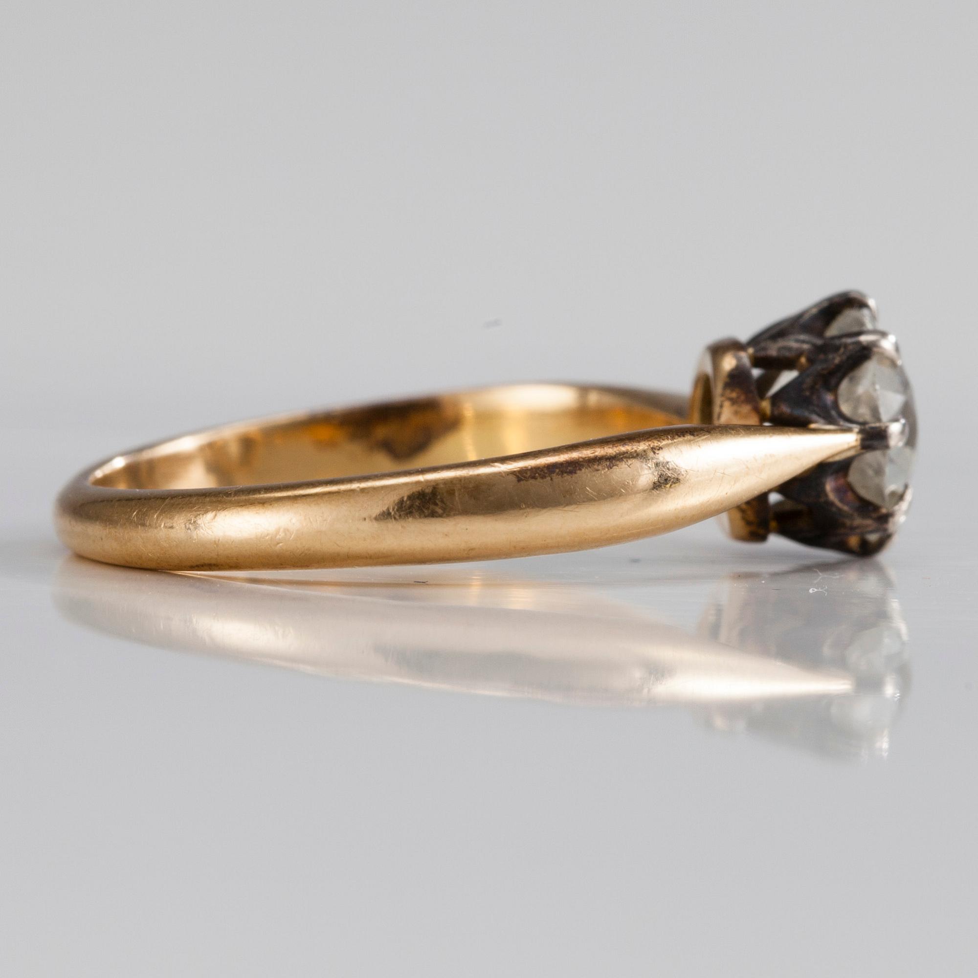 RING, 18k guld, gammalslipad diamant ca 0,70 ct, Helsingfors 1924.