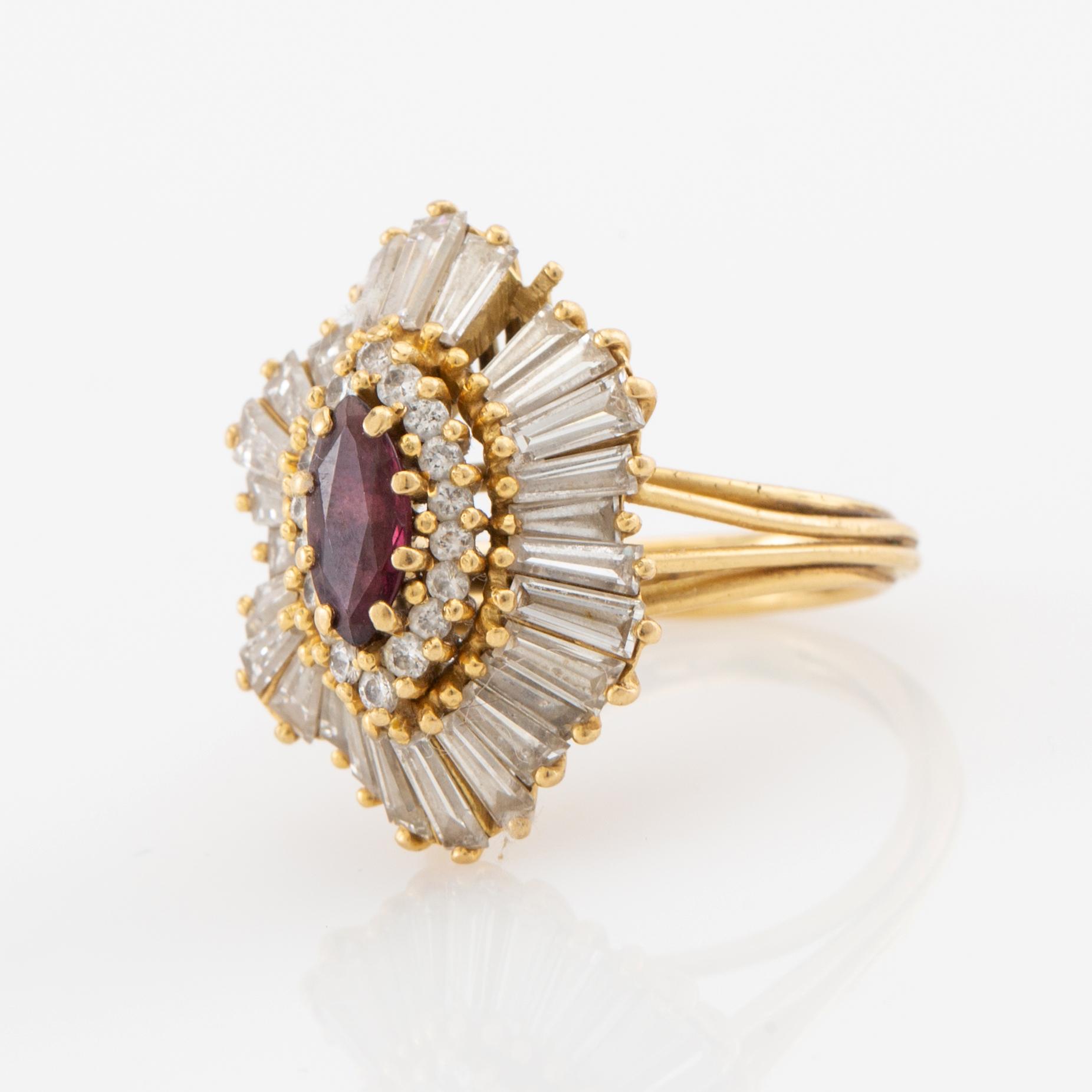 Ring in 18K gold with a marquise-cut red stone and baguette-cut diamonds.