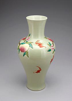 VAS, porslin, Kina, 1900-talets andra hälft.