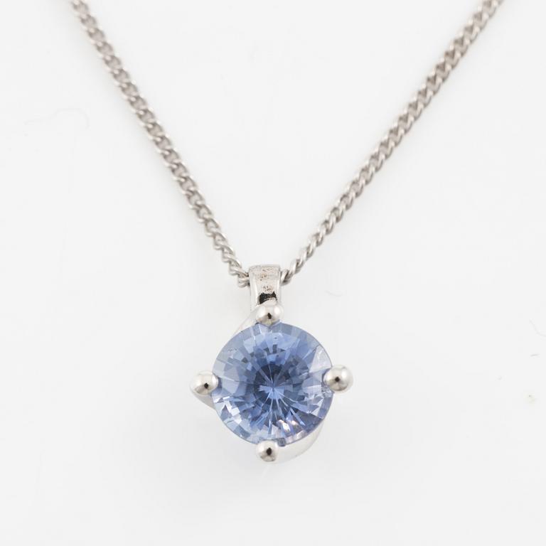 Necklace 14K white gold with sapphire.