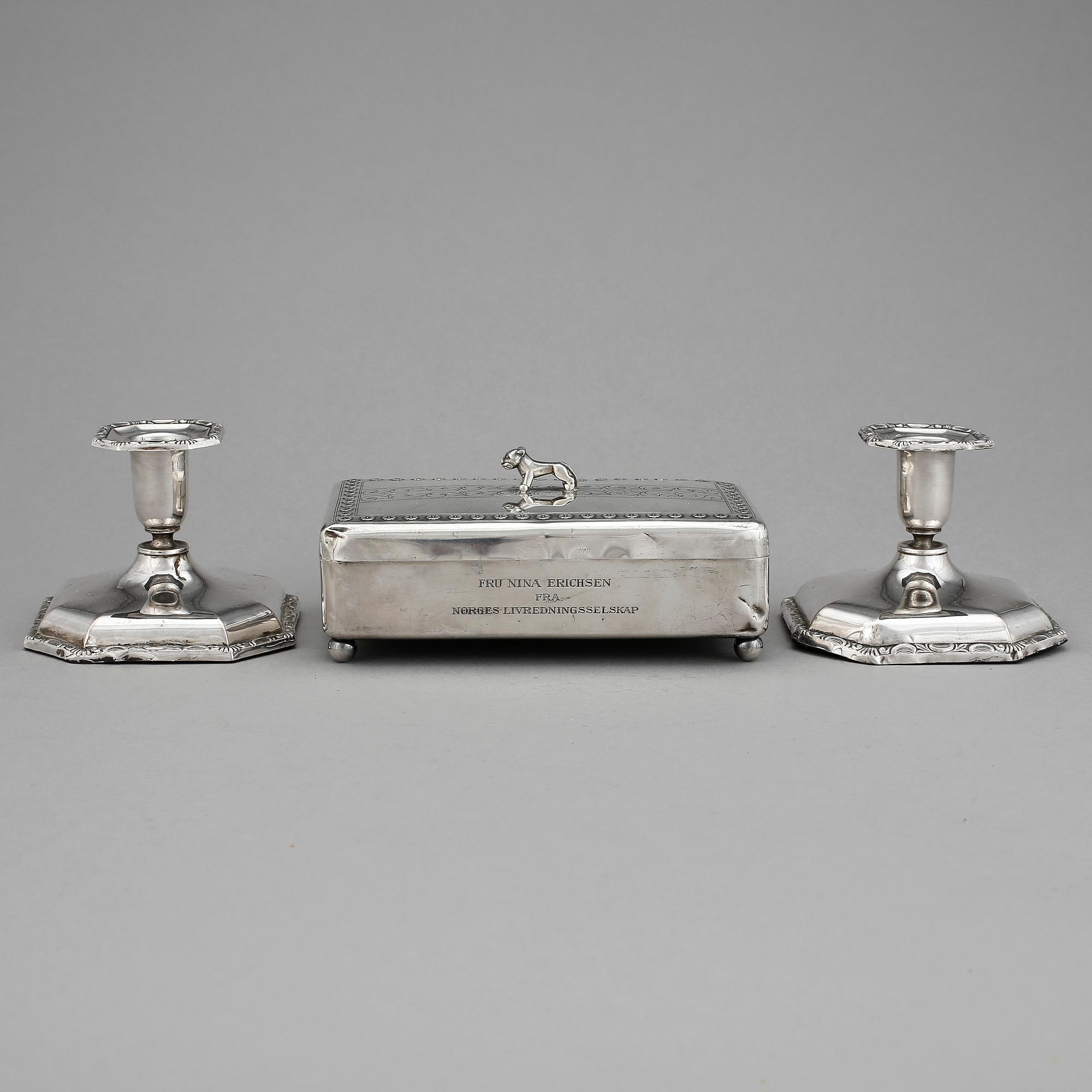 SMYCKESSKRIN samt LJUSSTAKAR, ett par, silver, J. Tostrup ca 1930, stakarna: Norge 1950/60-tal. Med sv. kontrollstämpel.