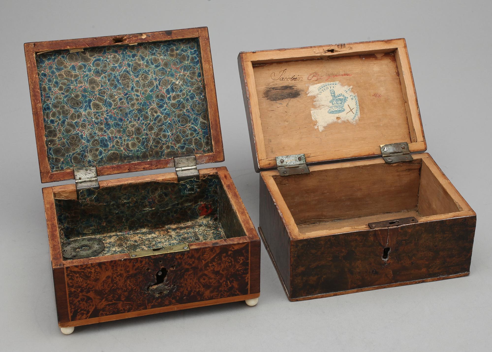 SKRIN, 2 st, rotfanér, 1800-tal.