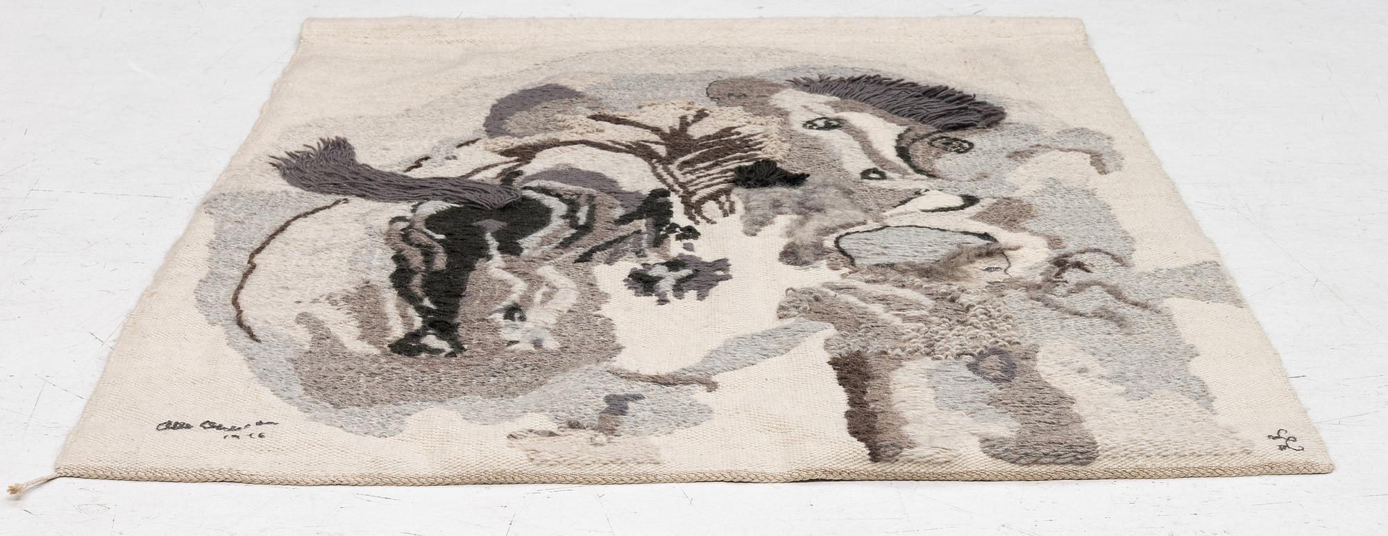 Olle Ohlsson, vävd tapet, "Jordnära", utförd av Lillemor Lindbom, 1976, signerad LL, ca 126x 92 cm.