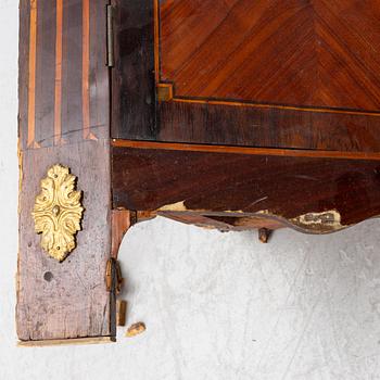 A pair of corner cabinets, Directoire, France, circa 1800.