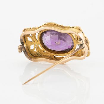 Brosch, 15K guld med ametist och emalj.