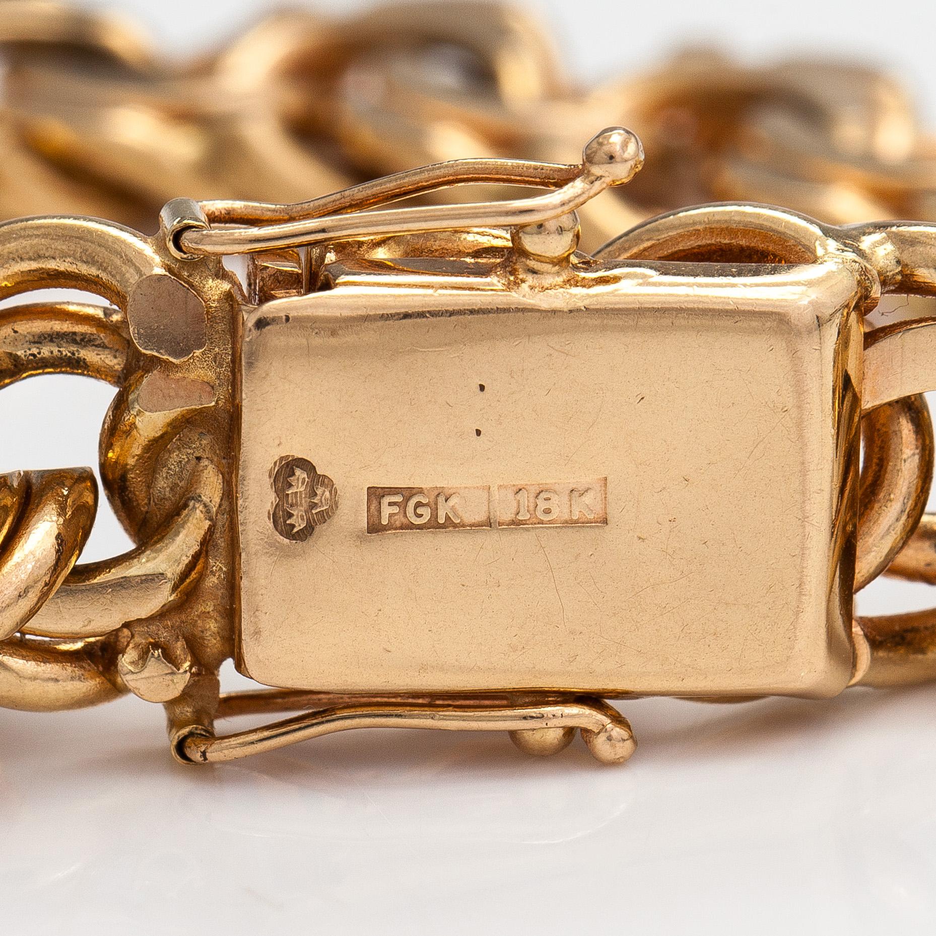 An 18K gold Bismarck bracelet. Swedish marks.