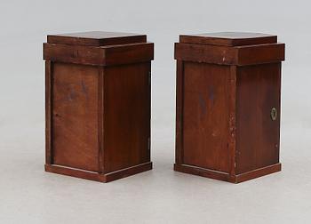 SKÅP, 1 par, 1900-talets första hälft.