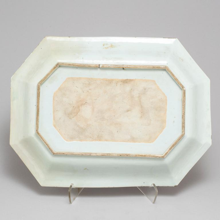 A imari export serving dish, Qing dynasty, Qianlong (1736-95).